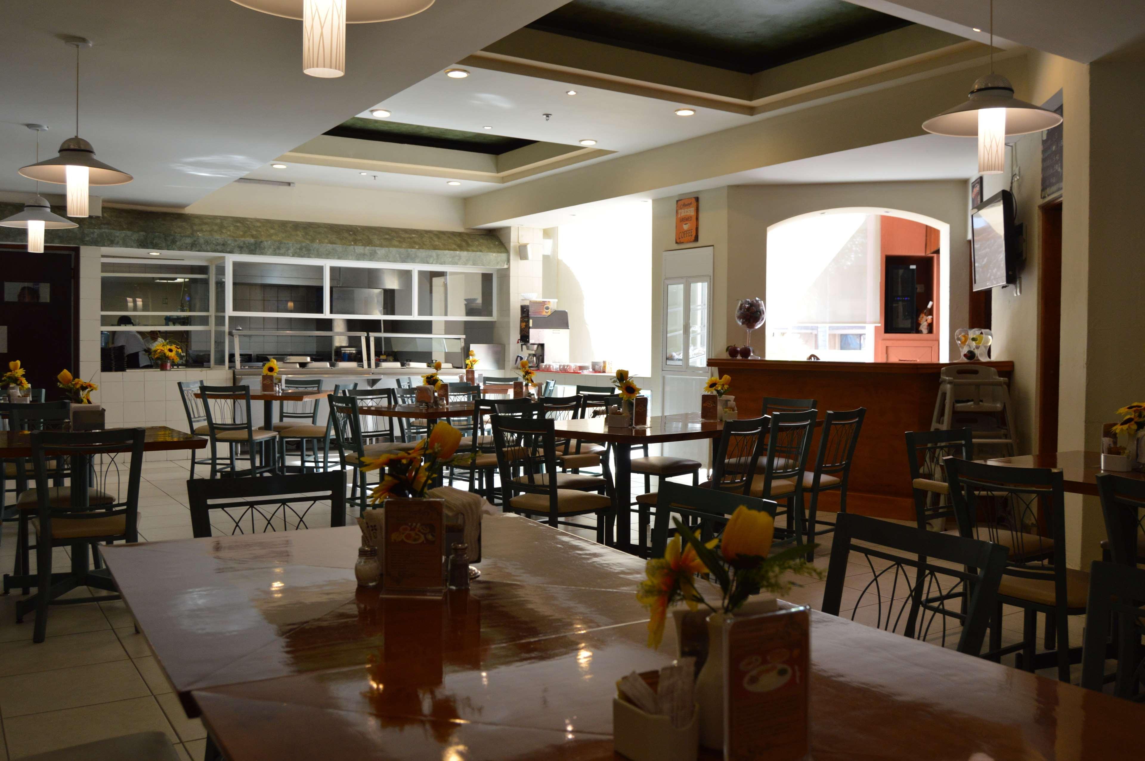 Best Western Bazarell Inn Montemorelos Esterno foto