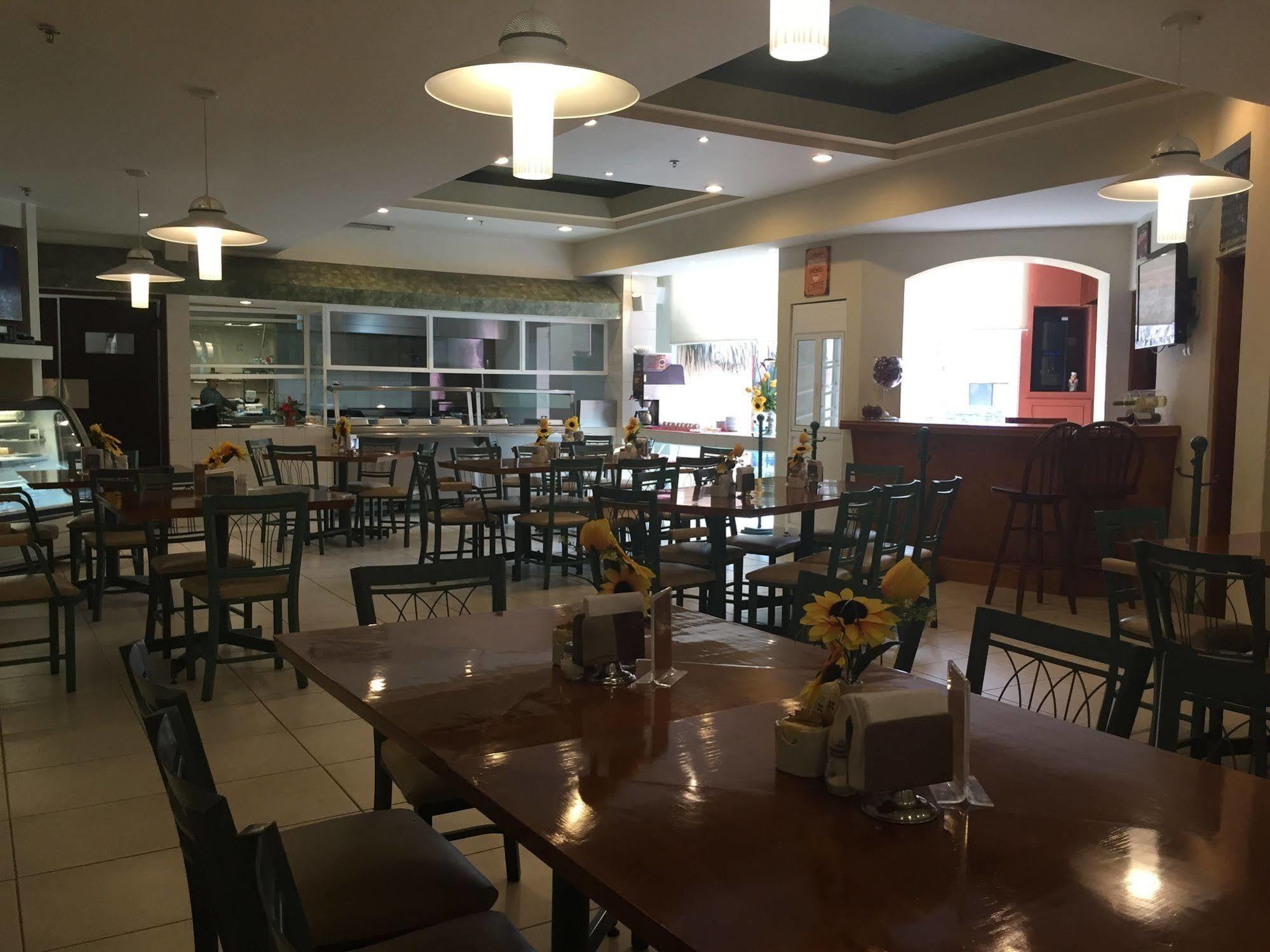 Best Western Bazarell Inn Montemorelos Esterno foto