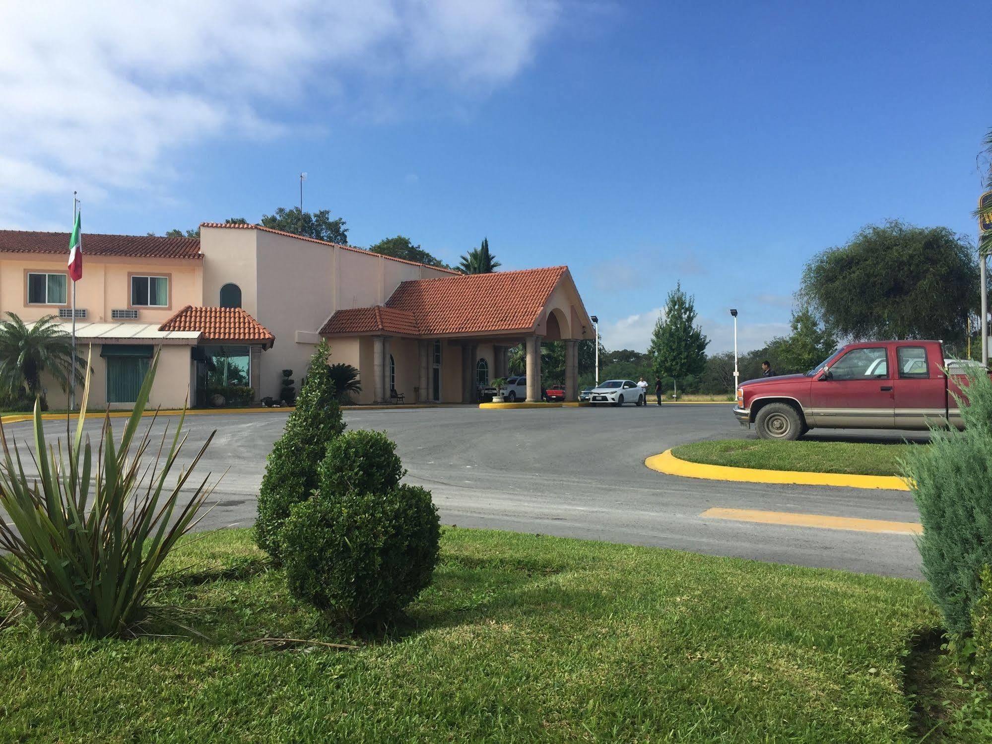 Best Western Bazarell Inn Montemorelos Esterno foto